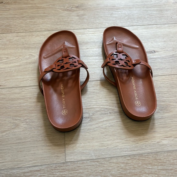 Tory Burch Miller Cloud Thong Leather Sandals - Picture 4 of 8